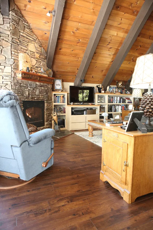 Family room with wood-look laminate flooring in Shaver Lake, CA