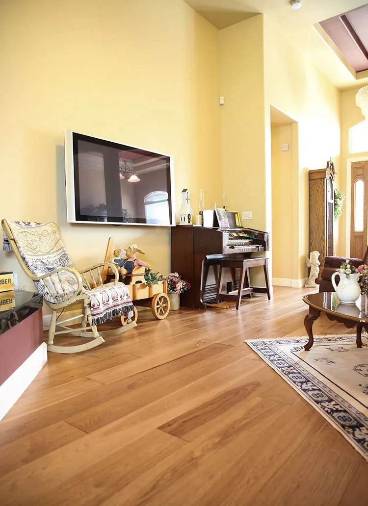 Living room with quaint furniture on hardwood flooring, Clovis, CA